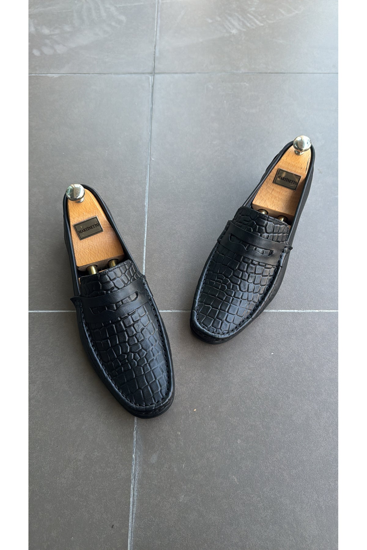 HAKİKİ DERİ SİYAH GÜNLÜK KLASİK KISA TOPUKLU LOAFER YENİ SEZON ERKEK AYAKKABI 110420262251